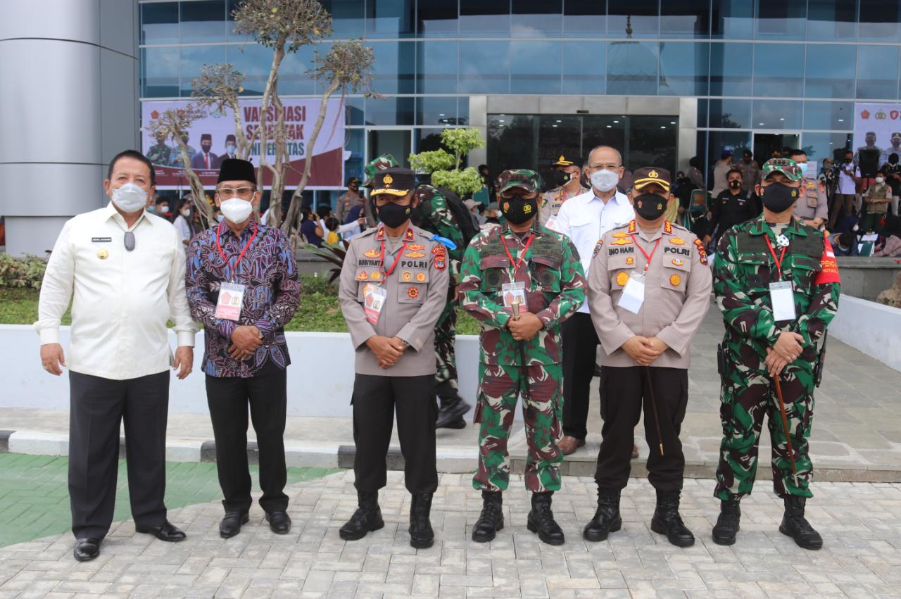 Komandan Kodim 0410/KBL Kolonel Inf Romas Herlandes SE.,M.Si.,MM, Bersama Forkopimda Lampung Sambut Kunjungan Panglima TNI Marsekal TNI Hadi Tjahjanto, S.I.P,