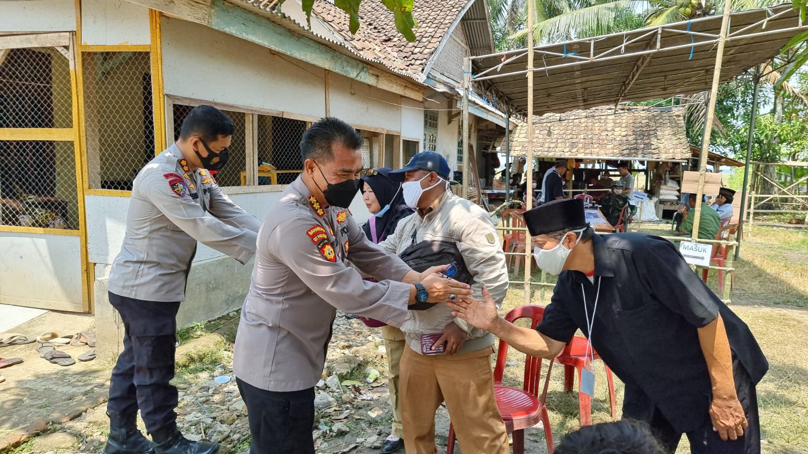 Pastikan Proses Pemungutan Suara Berjalan Aman Dan Lancar, Dirpamobvit Polda Banten Cek TPS Yang Berada Di Wilayah Hukum Polsek Patia