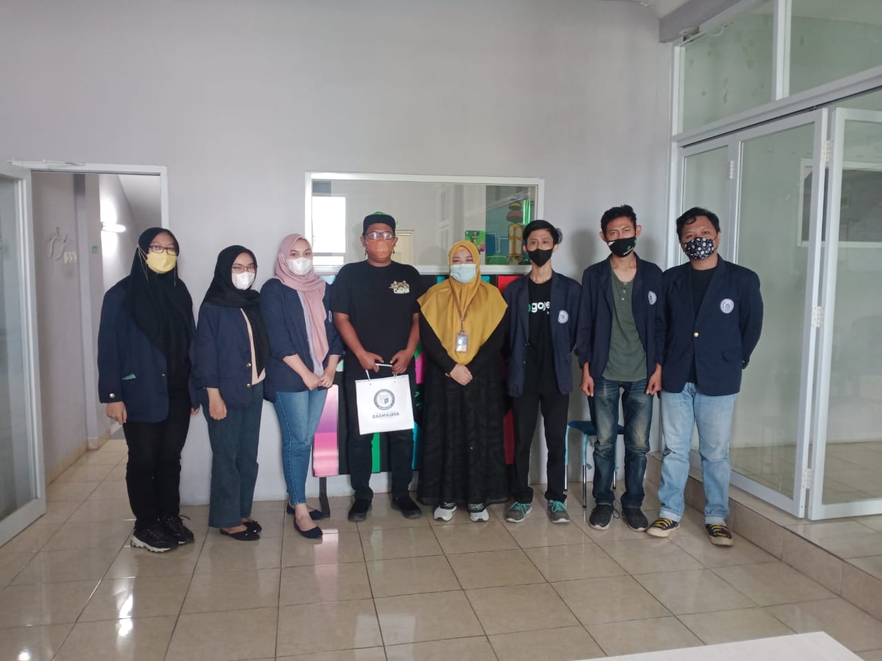 Dosen IIB Darmajaya Lakukan Penjemputan Mahasiswa Magang Di Gojek Lampung