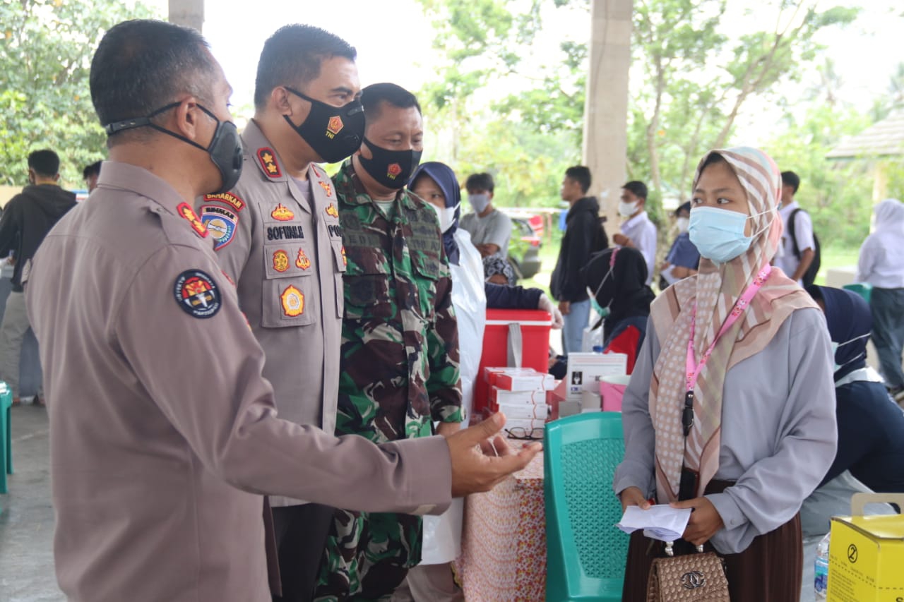 Polda Banten Dan Akabri 99 Banten Siapkan Vaksin 730 Untuk Santri Di Baros