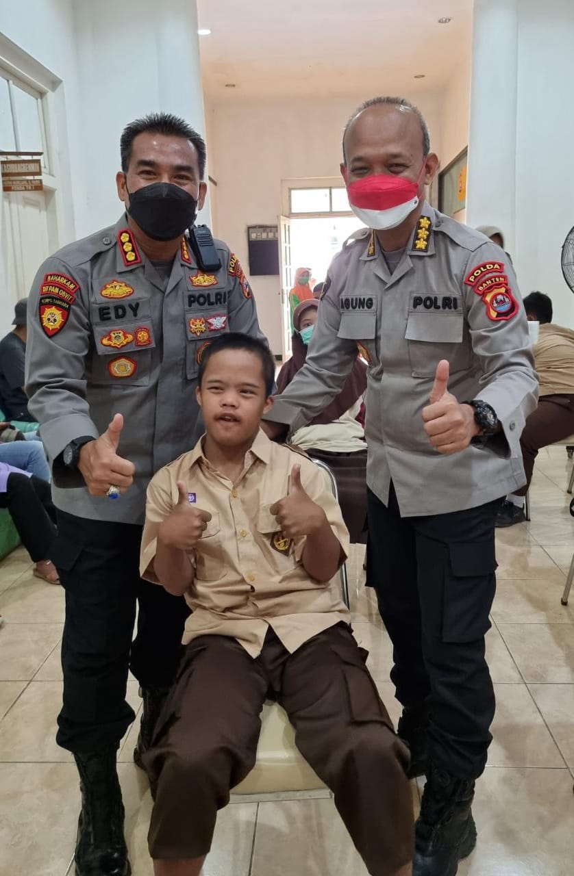Vaksinasi Bagi Penyandang Disabilitas, Ditpamobvit Polda Banten Fasilitasi Bus Untuk Transportasi