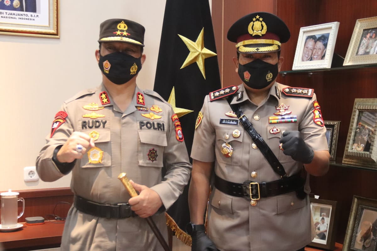Kapolda Banten Pimpin Upacara Sertijab Dirbinmas Polda Banten