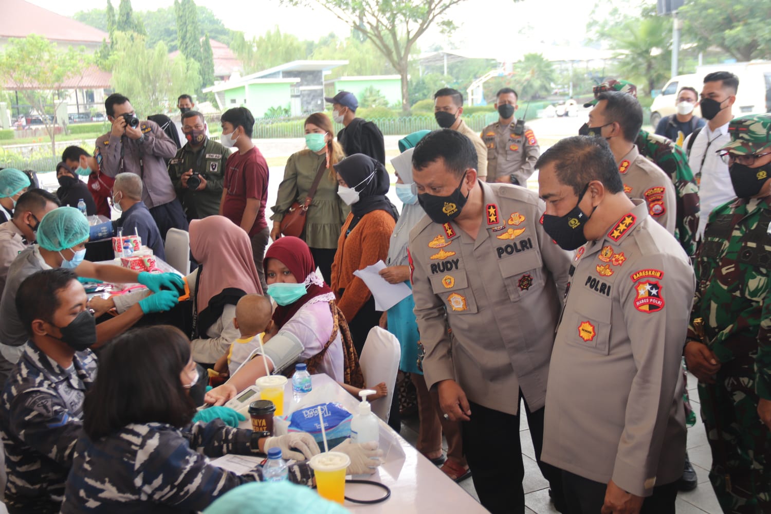 Kapolda Banten Dampingi Kegiatan Baksos Akabri 89 Di Cilegon