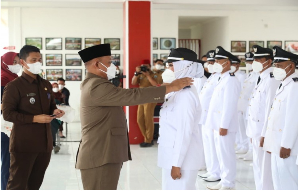 Bupati Lampung Selatan Nanang  Ermanto Melantik 83 Kepala Desa