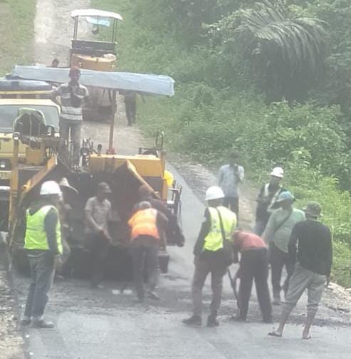 Masyarakat Dusun Binbin Pekon Paku Menyambut Hangat Pengaspalan Di Tempatnya