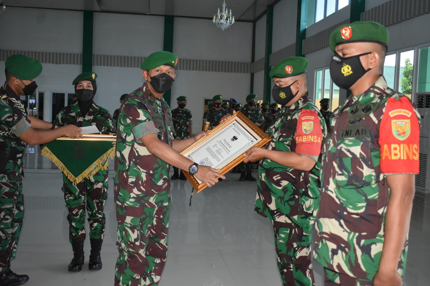 Danrem 043/Gatam, Apresiasi Prajurit Kodim 0412/Lampung Utara Yang Menyelamatkan Seorang Warga Yang Mencoba Bunuh Diri.