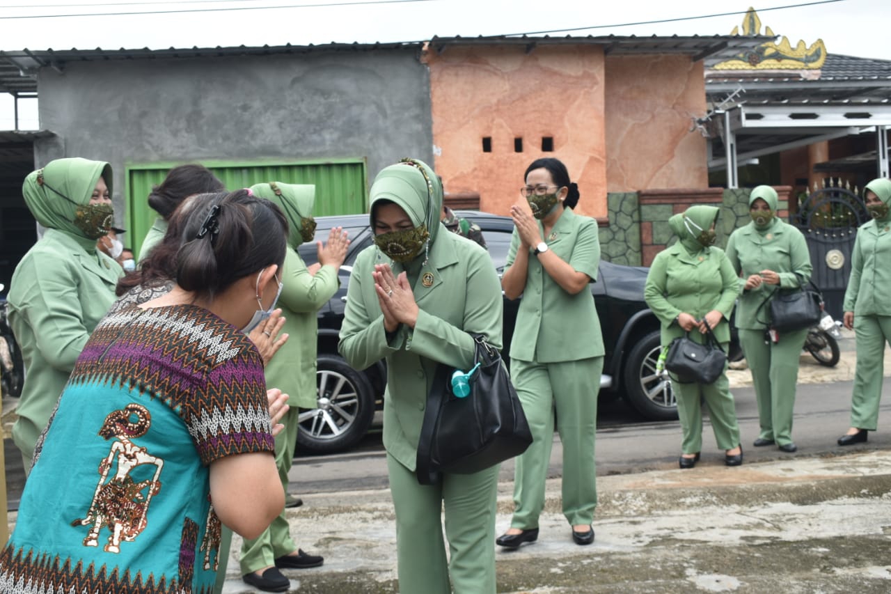 Persit Kartika Chandra Kirana Koorcab Rem 043 PD II / Sriwijaya Adakan Kegiatan *GERAKAN SERENTAK SIGER* Dalam Rangka Peringatan Hari IBU Ke 93 Tahun 2021