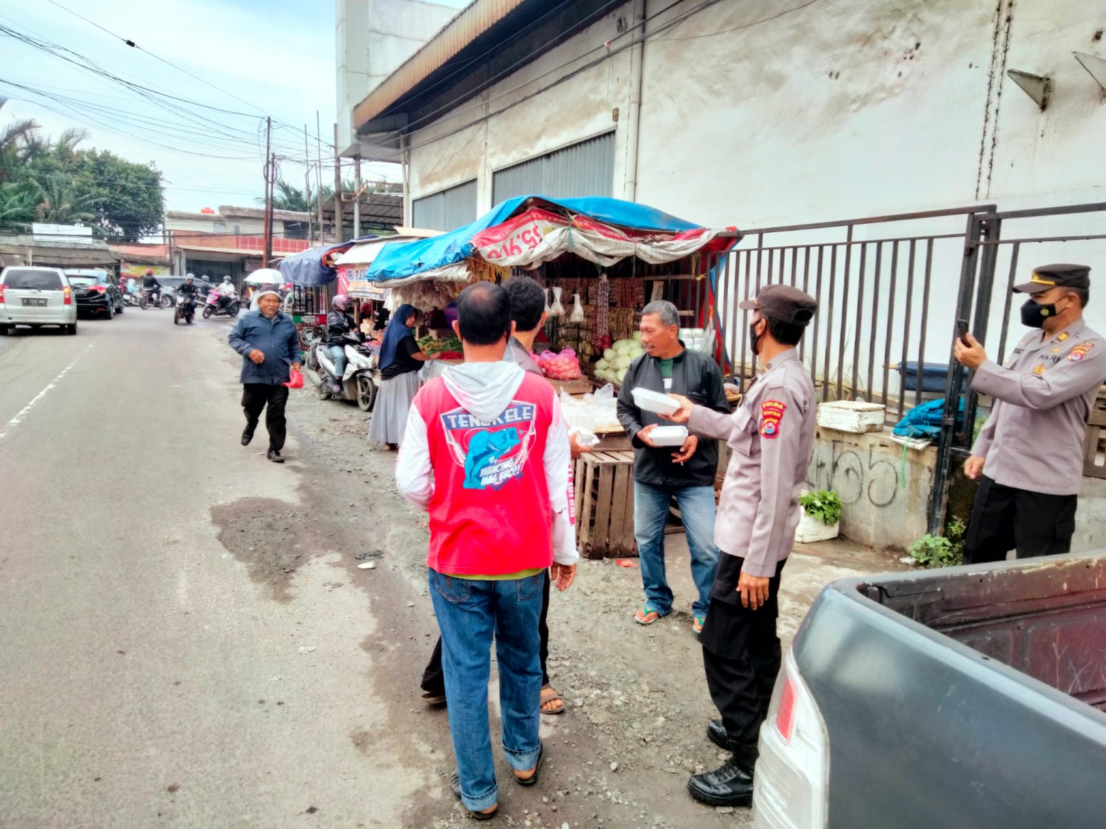 Jumat Berkah, Personel Biro Rena Polda Banten Peduli Anak Yatim Salurkan Paket Sembako ke Yayasan Imam Syafi’i