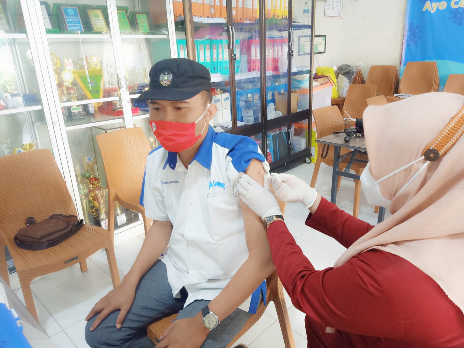 Kadiv Humas FGII Lampung Jamal Menerima Vaksinasi Covid-19 Tahap Tiga Untuk Dosis Booster