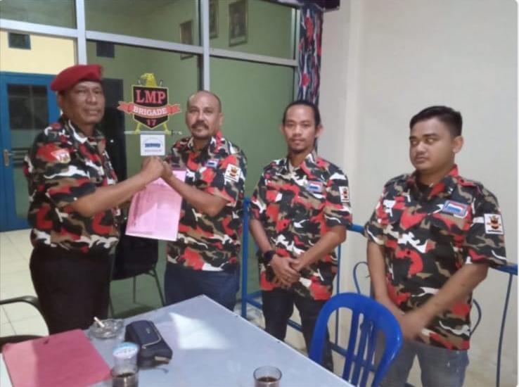 Ketua LMP Provinsi Lampung Budi Indrarto ST Serahkan SK Kepengurusan Markas Cabang Tulang Bawang