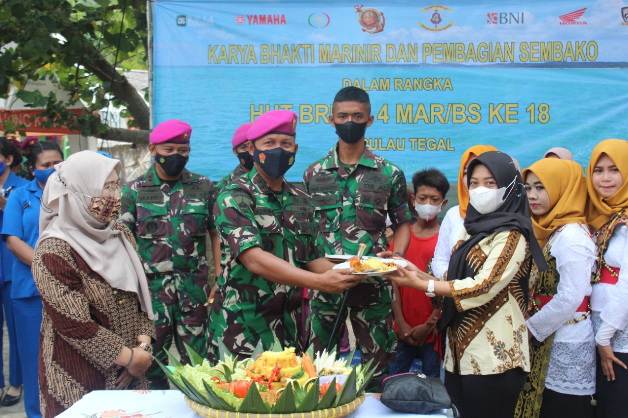 DANBRIGIF 4 MAR/BS, TUTUP GIAT KARYA BAKTI DAN BAKTI SOSIAL DI PULAU TEGAL