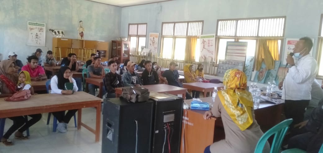 Warga Kelumbayan Hari Ini Sebanyak 33 Orang Menerima Ijazah Paket C