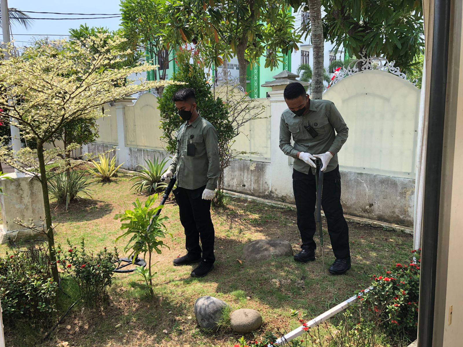Satbrimob Polda Banten Lakukan Pengamanan Kunjungan RI 2 ke Pondok Pesantren An Nawawi Tanara