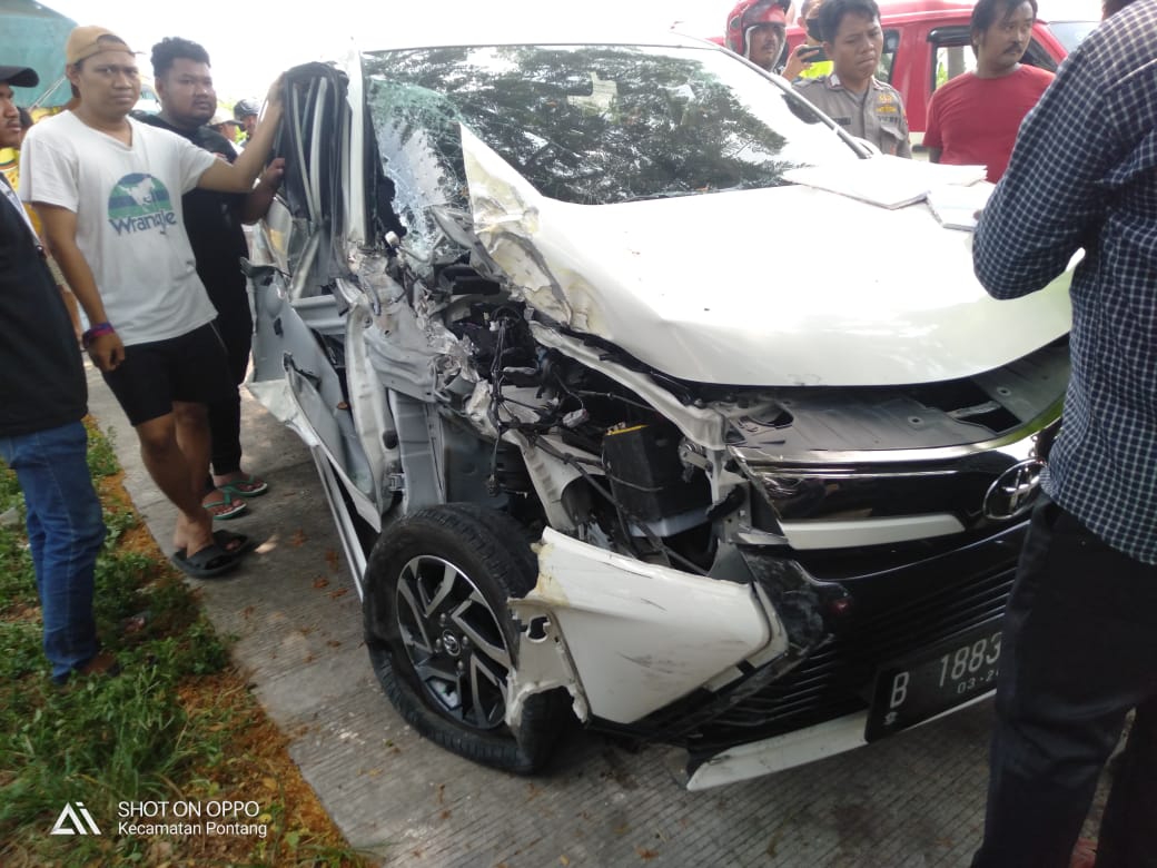 Satlantas Polres Serang Evakuasi 2 Kendaraan Yang Terlibat Kecelakaan