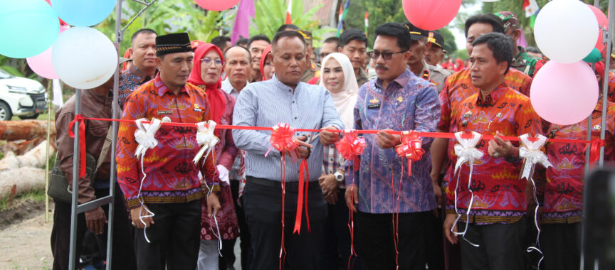 Bupati Lampung Selatan H. Nanang Ermanto Meresmikan Jalan Poros Desa