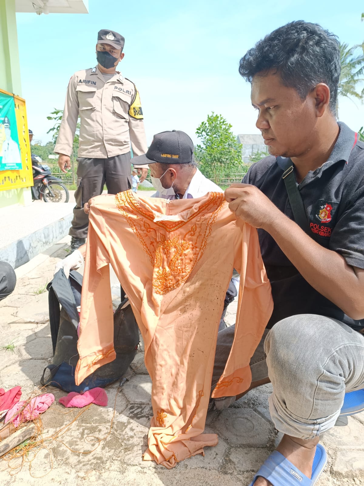 Polres Lampung Timur Langsung Evakuasi Mayat Yang Ditemukan Di Pinggir Sungai Way Sekampung