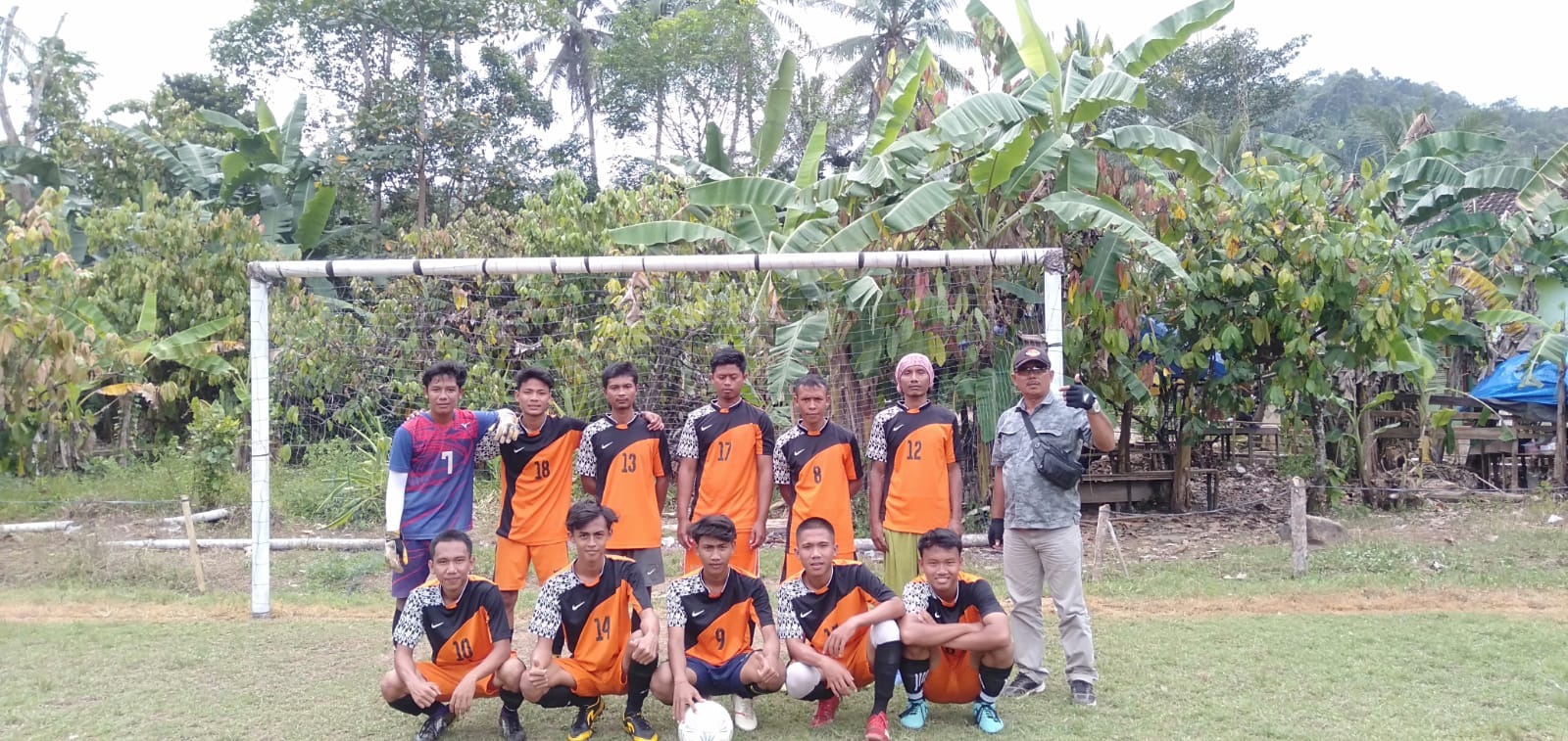 Club Sepakbola POP Berhadapan Dengan Club Kubu Langkak