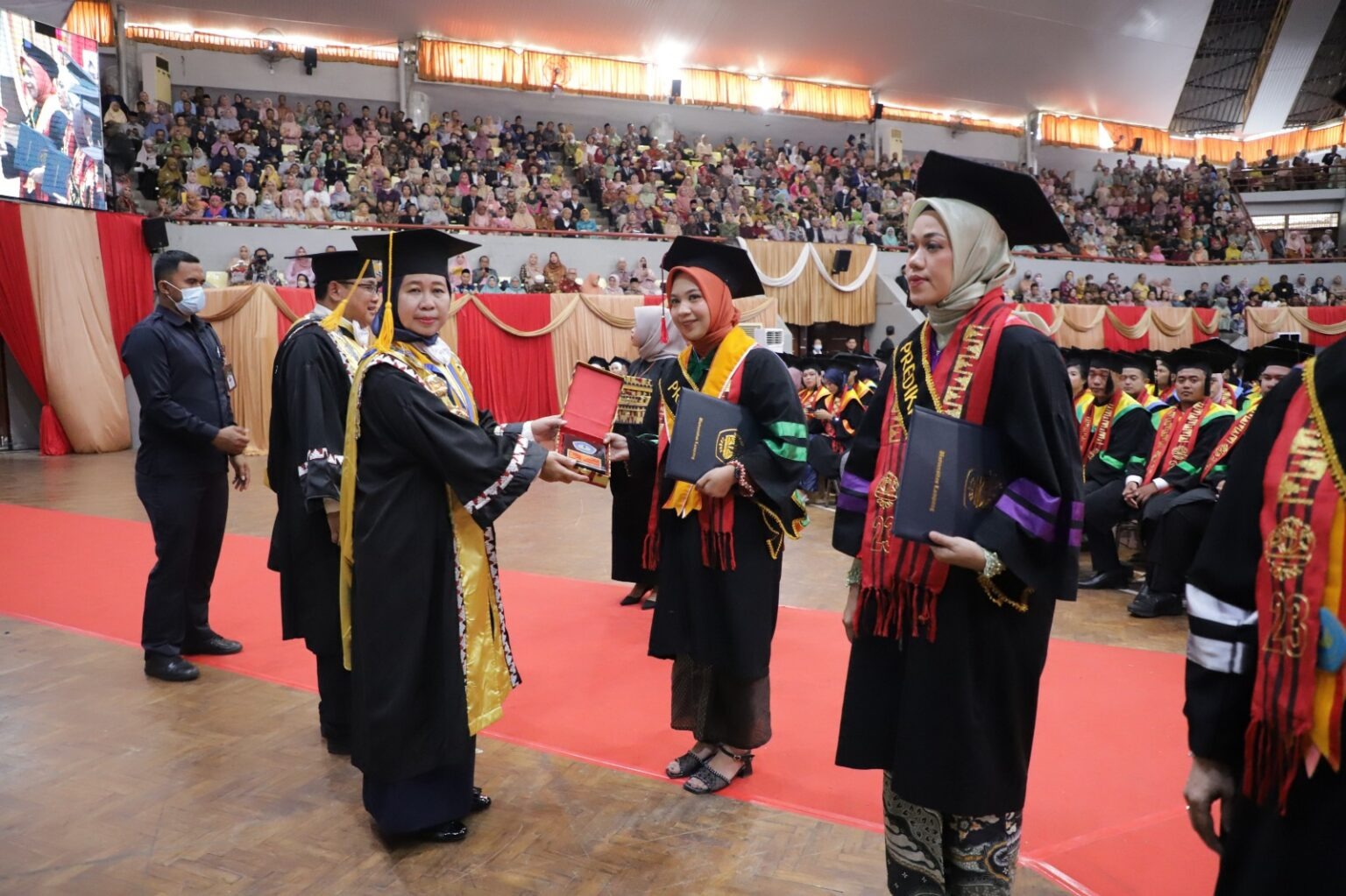 Sebanyak 1.103 Lulusan Unila Ikuti Prosesi Wisuda Periode IV