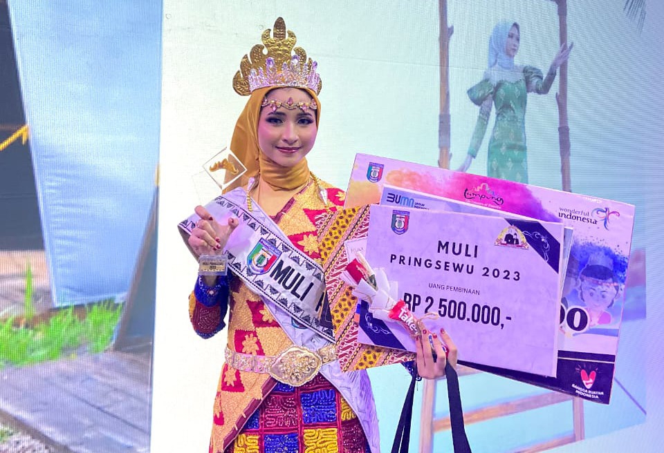 Fadila Fitriyani, Mahasiswi Prodi Akuntansi IIB Darmajaya Dinobatkan Sebagai Muli Pringsewu 2023