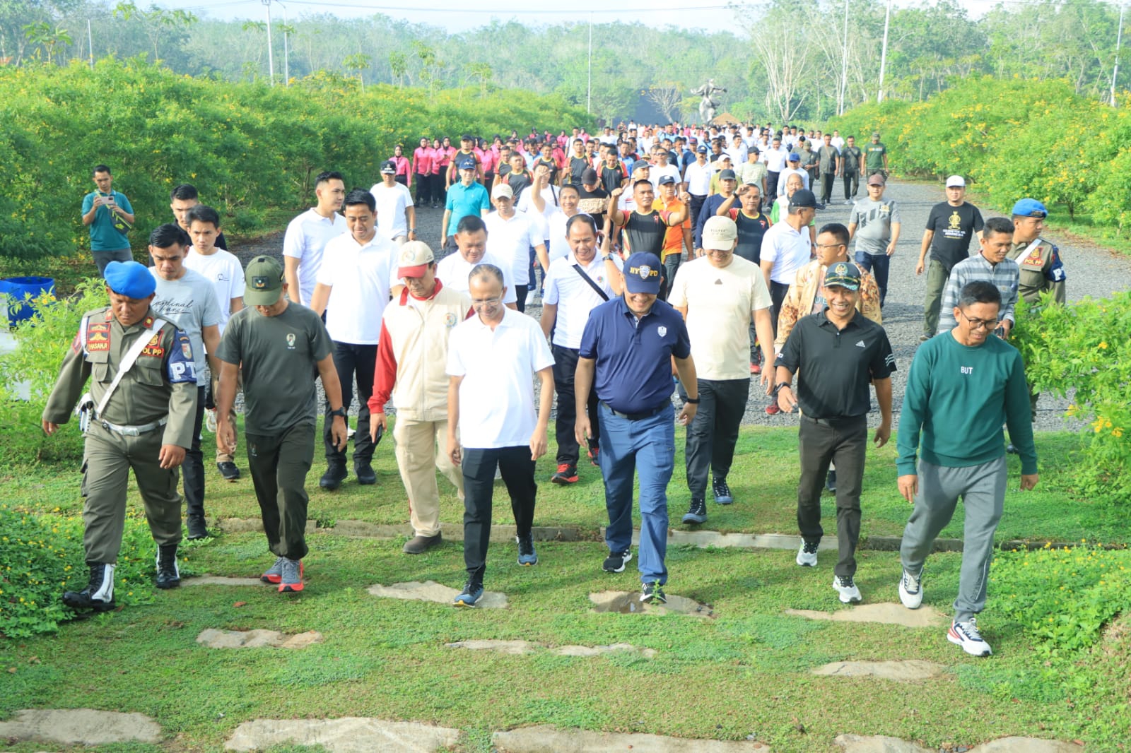 Sambut HUT Bhayangkara ke 77, Forkopimda Tulang Bawang Barat Gelar Olahraga Bersama.