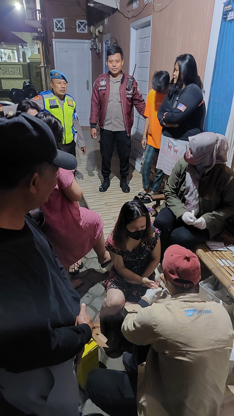 Sasar Tempat Karoke dan Kost, Tim Gabungan Polsek Sukarame Dan Puskesmas Way Halim Lakukan Mobile Skrinning HIV