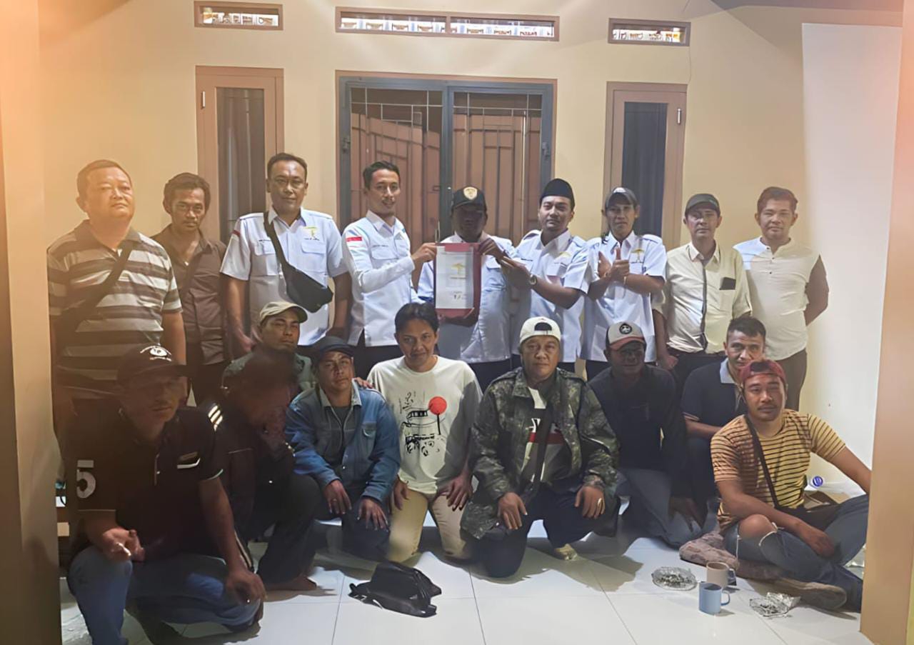Ketua Kota Bandar Lampung Laskar Lampung Destra Yuda SH MSi Serahkan SK Kepengurusan PAC Kedaton