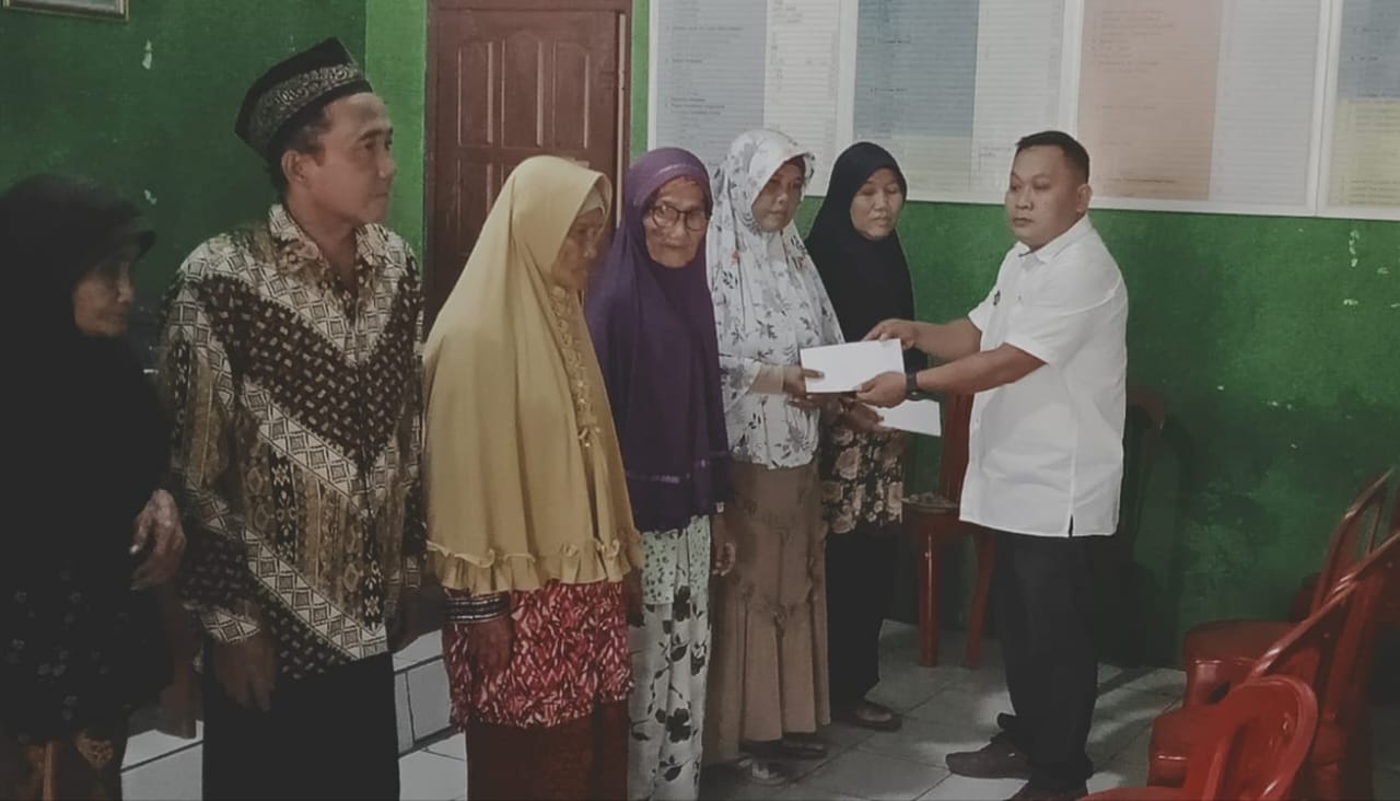 Pembagian BLT DD Tahap ke ll Tahun 2023 Desa Penyandingan Kecamatan Marga Punduh Kabupaten Pesawaran.
