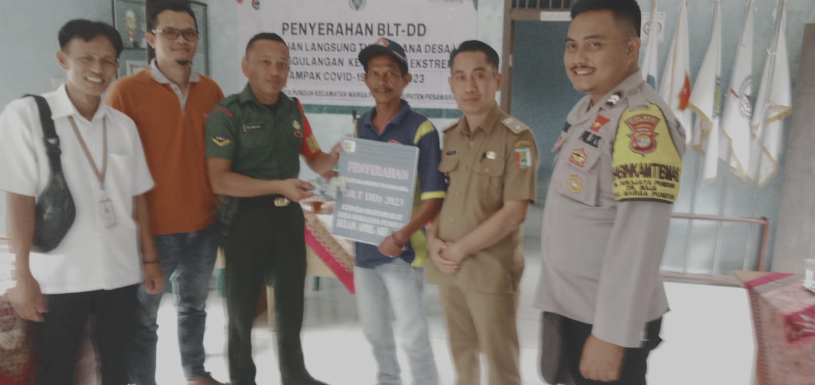 24 KPM Warga Desa Sukajaya Menerima Bantuan DD BLT Tahap Ke Dua