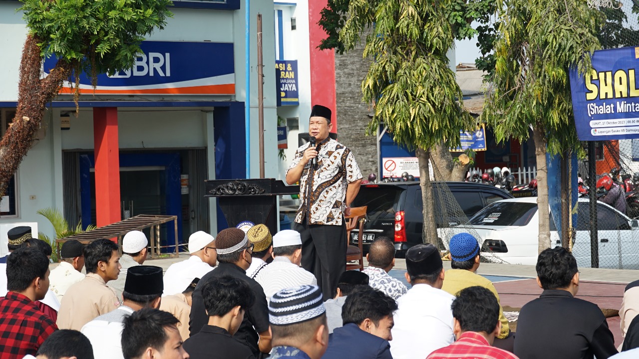 Gelar Salat Istisqo, Civitas Academica IIB Darmajaya Memohon Segera Turun Hujan