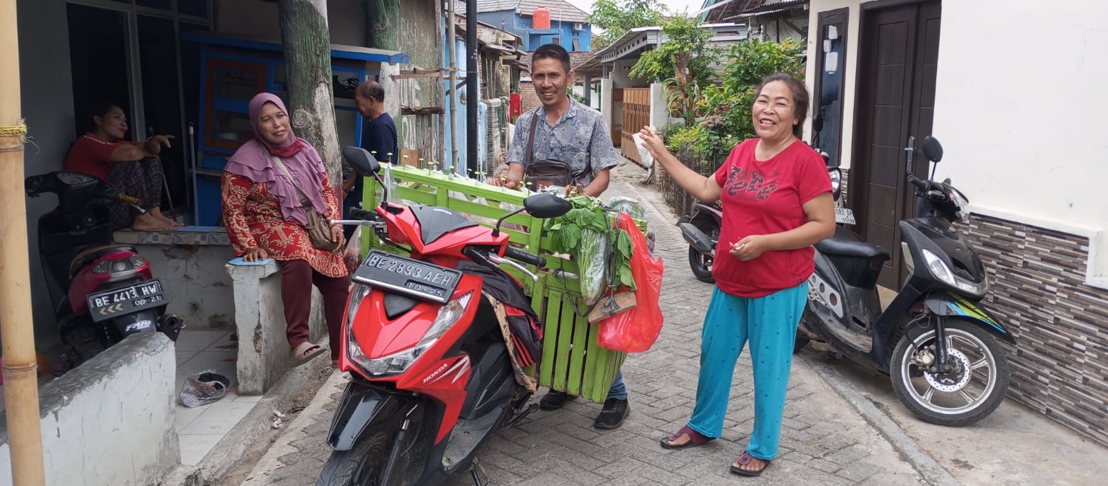 “Tukang Sayur ” Calon Anggota DPRD Kabupaten Pesawaran Dari Partai Golkar Siap Berjuang Untuk Wong Cilik