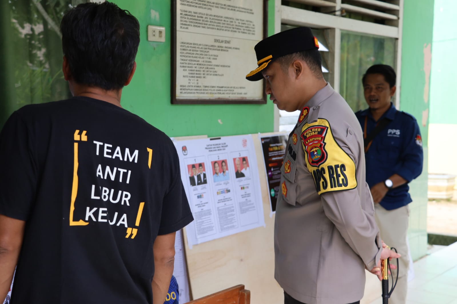 Kapolres Dan Kajari Mesuji Meninjau Langsung Proses Pemungutan Suara Di Sejumlah TPS