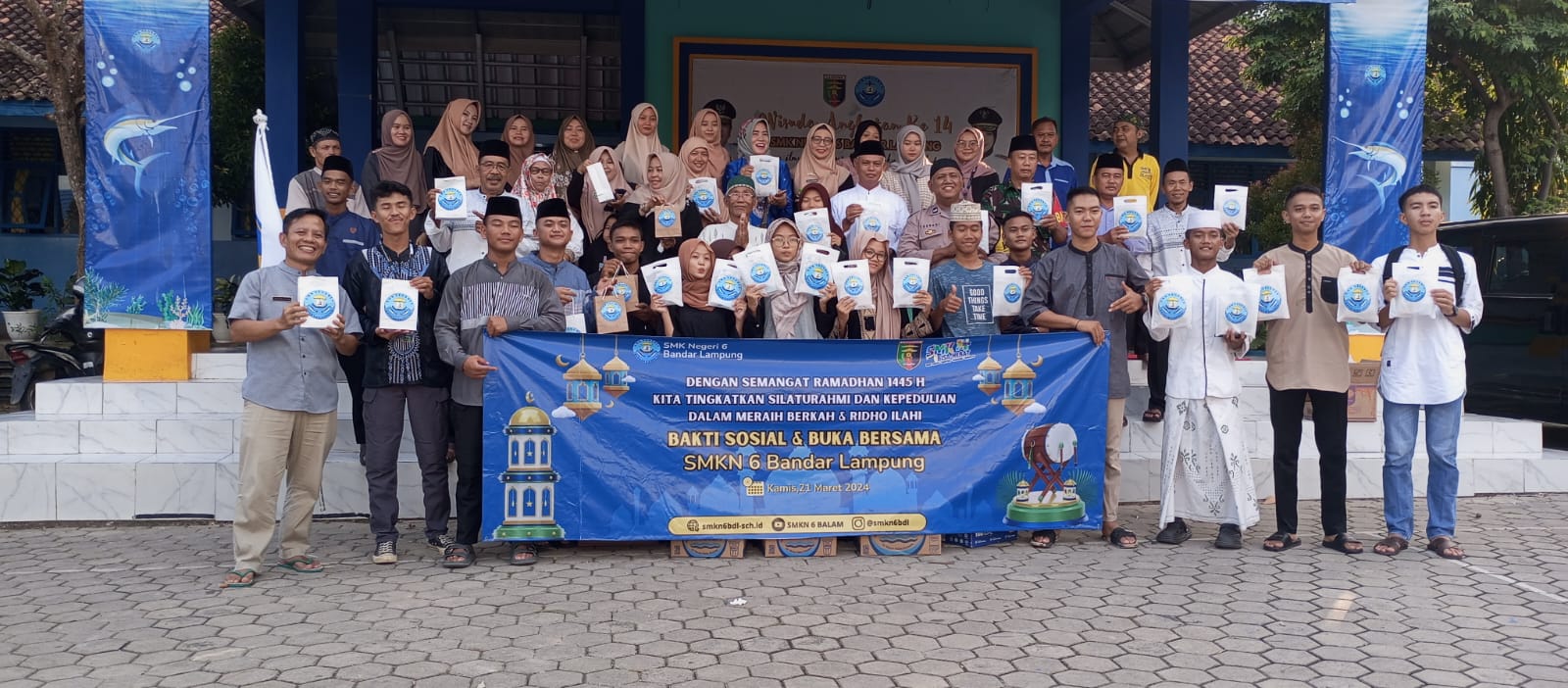 Sambut Bulan Suci Ramadhan 1445 H SMKN 6 Bandar Lampung Bagi Bagi Takjil Dan Buka Bersama 