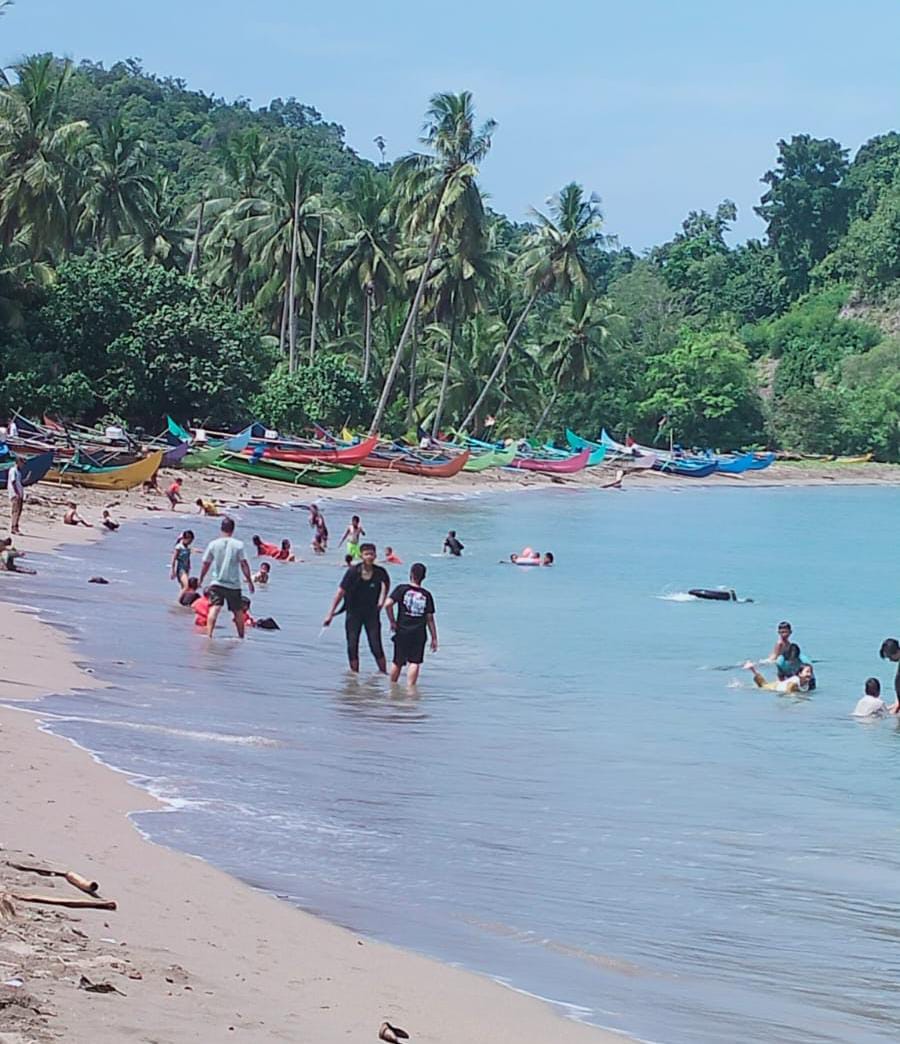 Pantai Teluk Paku Tanggamus Tempat Rekreasi Yang Menawan