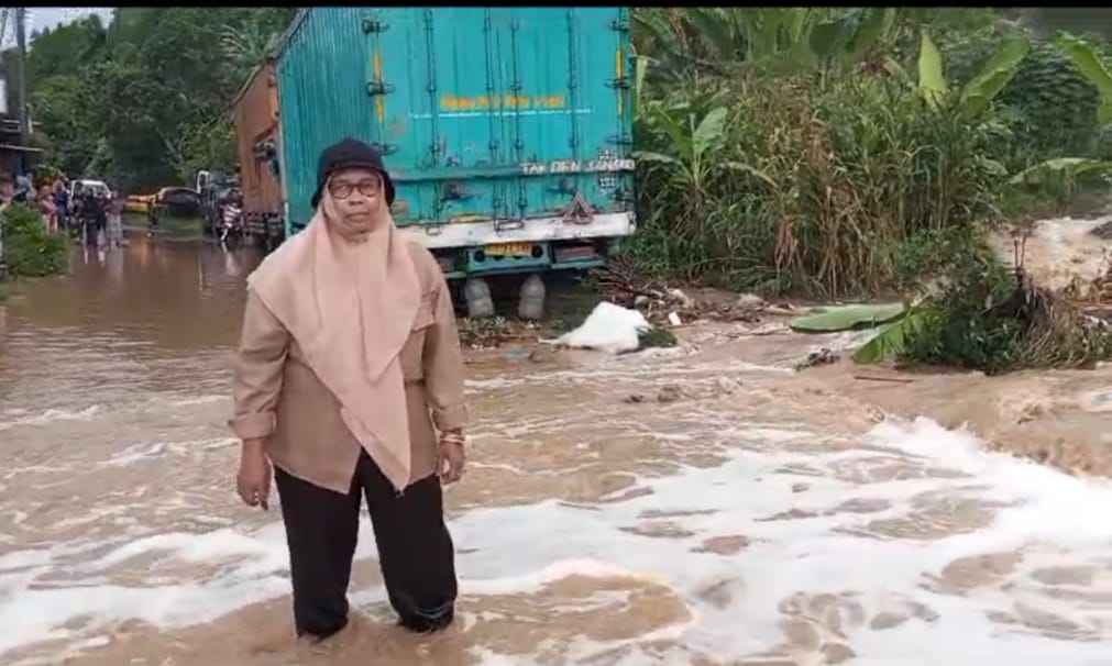 Banjir Bah Dari TPA Bakung Teluk Betung Akibatkan Rendam Rumah Warga