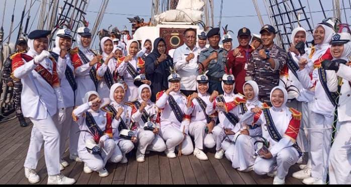 Kapal Latih TNI AL KRI DEWA RUCI Merapat DiDermaga Pelabuhan Panjang Bandar Lampung.