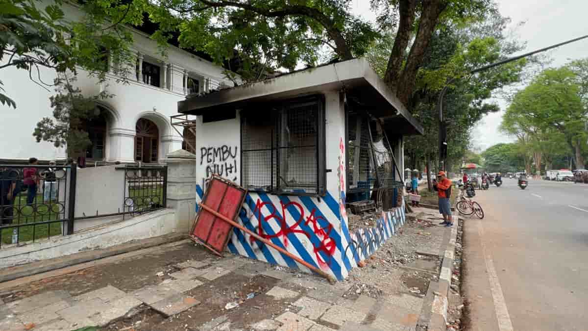 Selain Mes MPR RI, Restoran hingga Pos Polisi Jadi Sasaran Amuk Massa Demonstrasi di DPRD Jawa Barat 