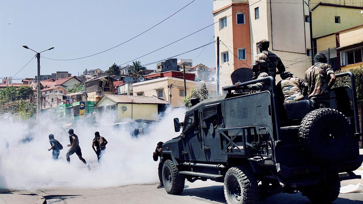 Chaos! Demo Gen Z Memanas, Presiden Minta Maaf dan Bubarkan Pemerintahan