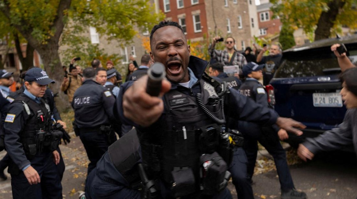 Aparat Tangkap Paksa Demonstran Penolak Kebijakan Imigrasi Trump