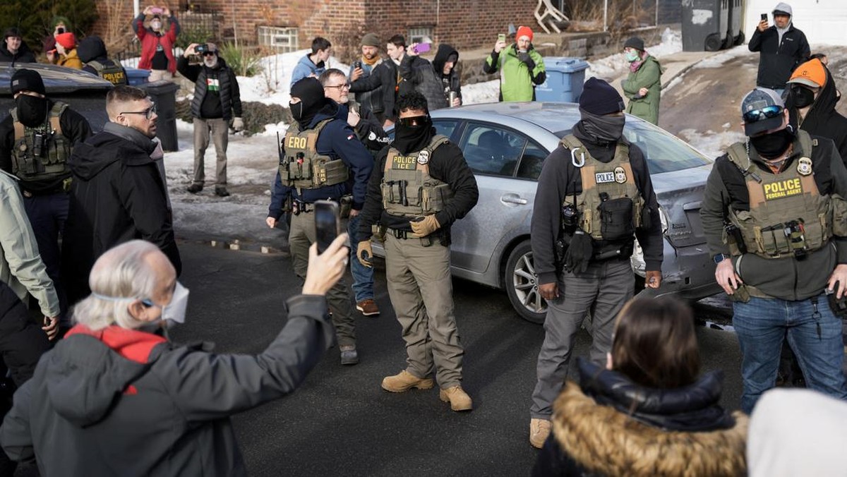 “Perang” Dalam Negeri AS Kian Panas, Ramai Warga Usir Anak Buah Trump