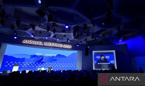 Presiden Prabowo Terharu oleh Antusiasme Warga atas Bantuan Panel Interaktif