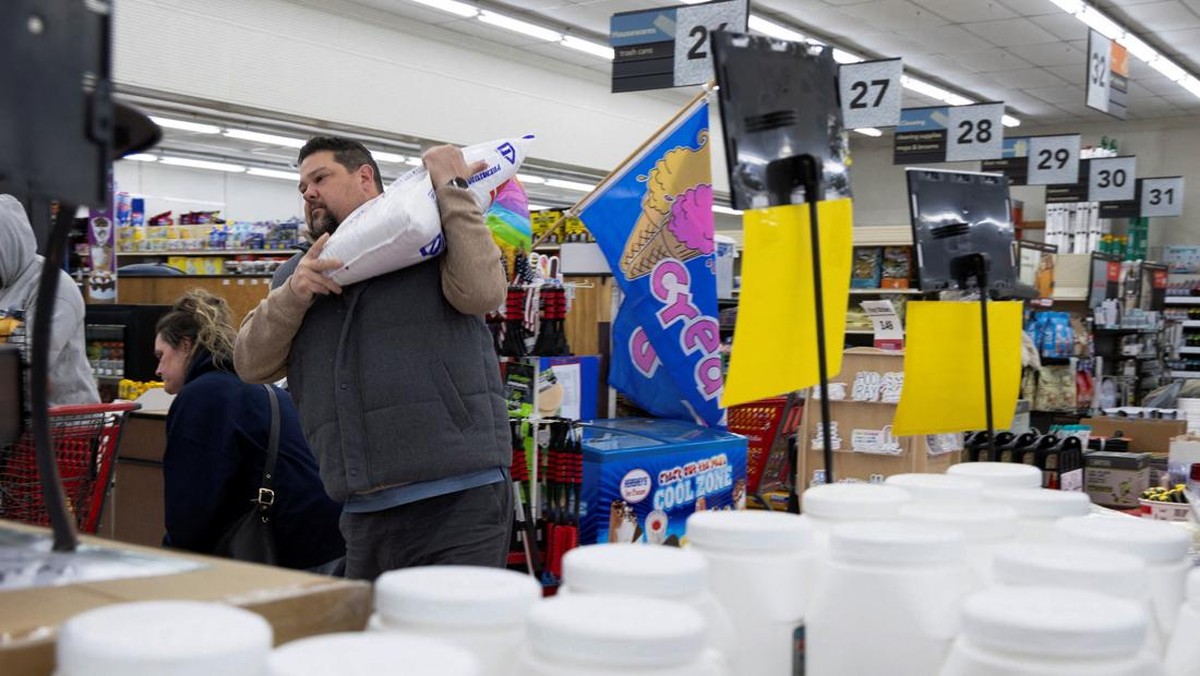 Potret Panic Buying Jelang “Malapetaka”, Ada Peringatan Cuaca Ekstrem