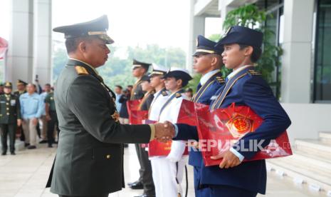 Panglima TNI Lantik 260 Perwira PK Lulusan Unhan, STIN, Hingga PPI Curug