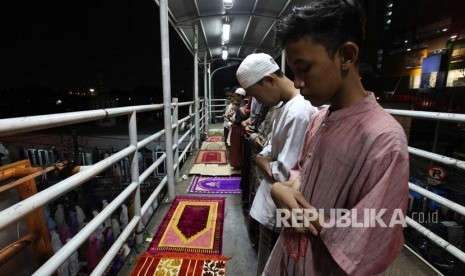 Shalat Malam Dalam Pandangan Anak Saleh