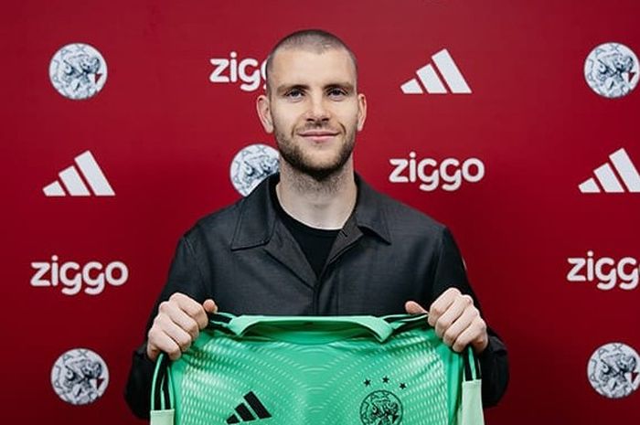 Besar di Amsterdam, Thom Haye Bangga Kiper Timnas Indonesia Gabung Ajax
