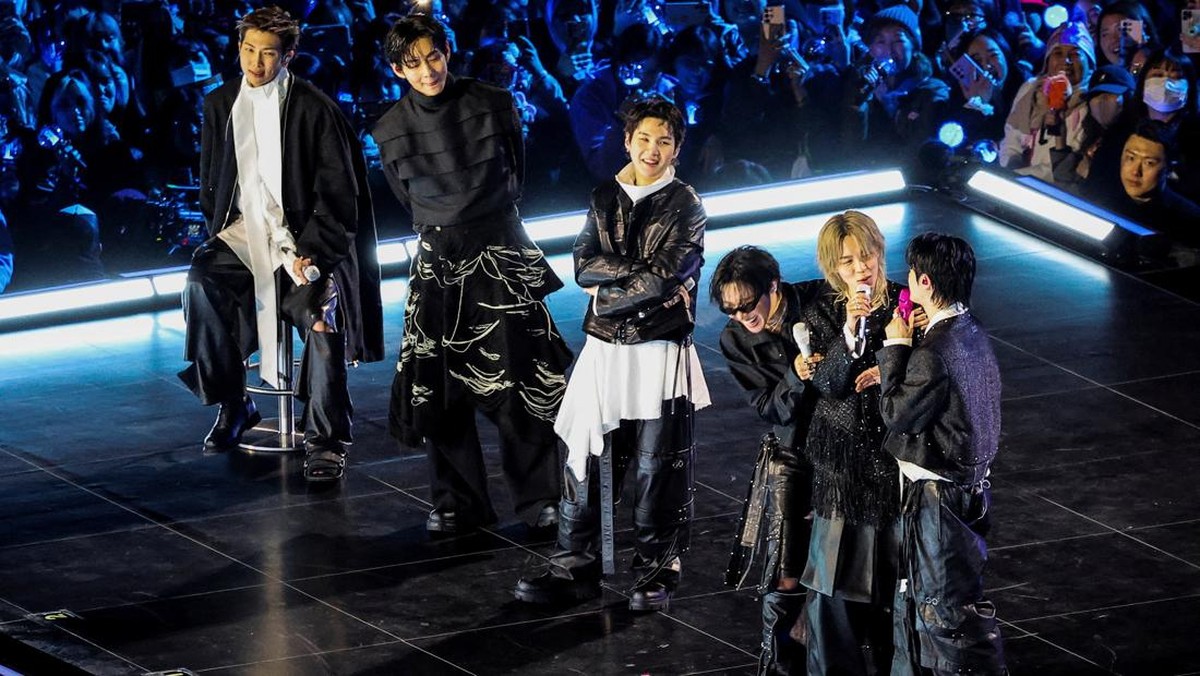 Kostum Comeback BTS Bikin Salfok, Ternyata Ini Maknanya