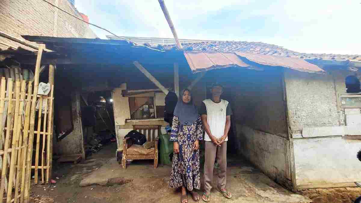 Rumah Nyaris Roboh Dihuni 12 Jiwa di Bandung, Saparudin Menanti Janji Bantuan