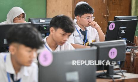 Melihat Pelaksanaan TKA Nasional Berbasis Komputer di SMPN 61 Jakarta