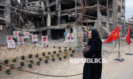 Di Tengah Reruntuhan, Warga Iran Kenang Korban Serangan Militer AS-Israel