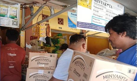 Bulog Baubau Distribusikan 8.900 Liter Minyakita untuk Tekan Harga Pasar