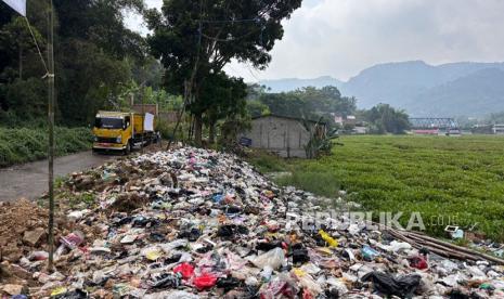 Ancam Pasokan Listrik Jawa-Bali, Tumpukan Sampah di Waduk Saguling Dibersihkan